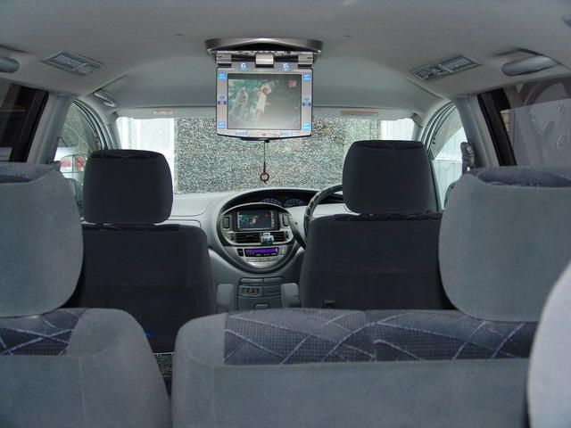 2000 Toyota Estima