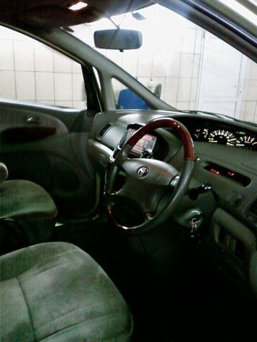 2000 Toyota Estima