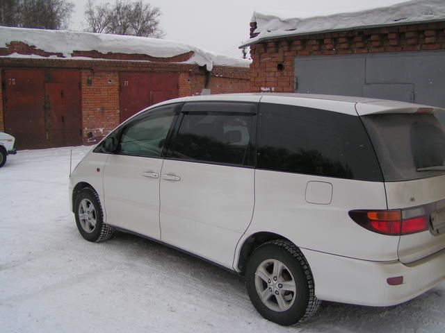 2000 Toyota Estima