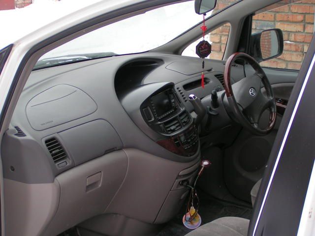 2000 Toyota Estima