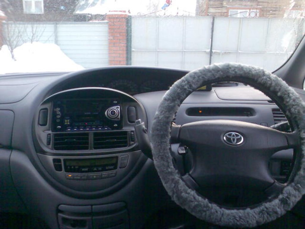 2000 Toyota Estima