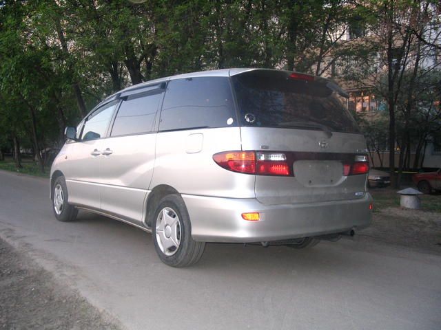 2000 Toyota Estima