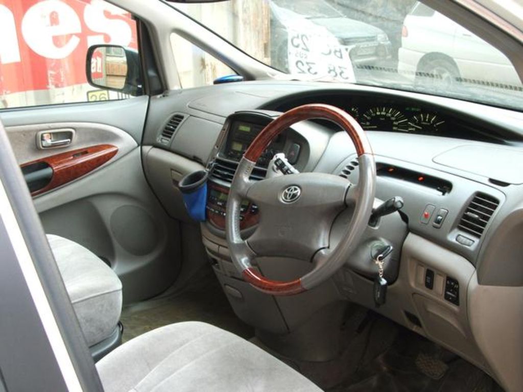 2000 Toyota Estima