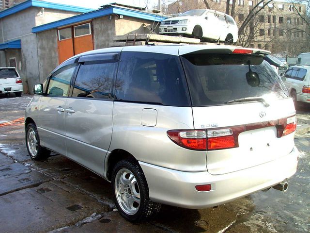 2000 Toyota Estima