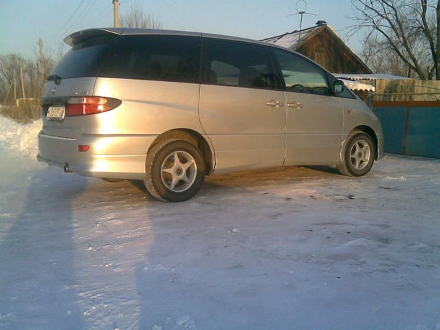 2000 Toyota Estima