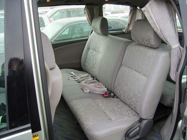 2000 Toyota Estima Pics