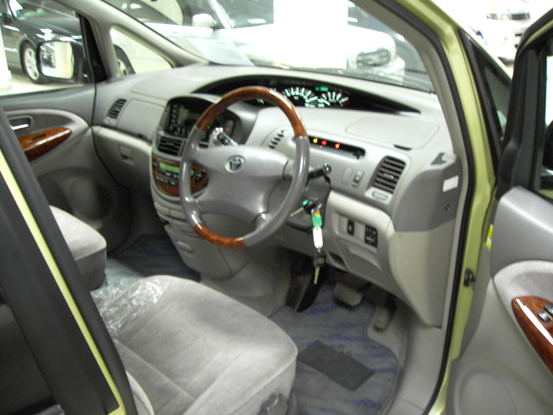 2000 Toyota Estima Photos