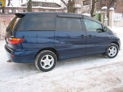 2000 Toyota Estima Pics