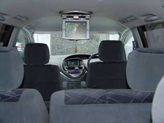 2000 Toyota Estima Photos