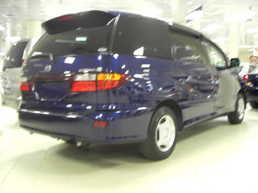 2001 Toyota Estima Pictures