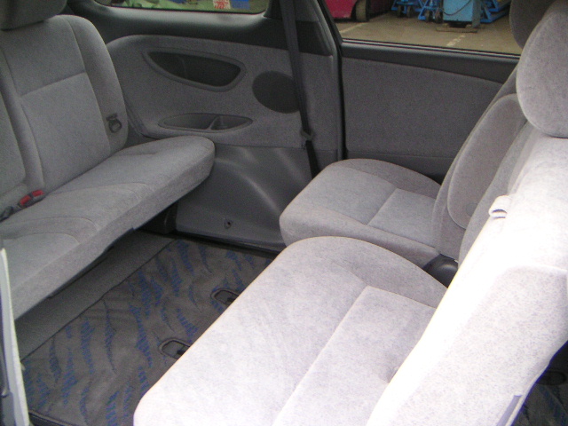 2001 Toyota Estima Pictures