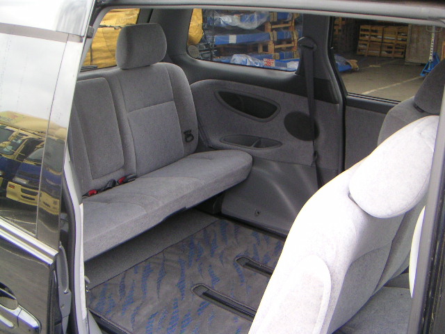 2001 Toyota Estima Pictures