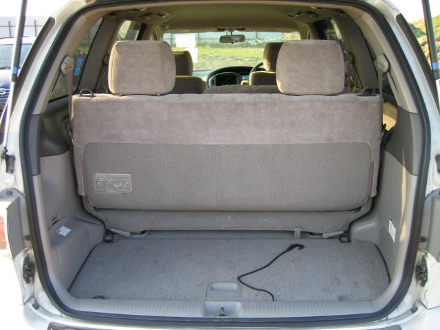 2001 Toyota Estima Photos