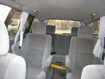 2001 Toyota Estima Pictures