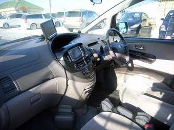 2001 Toyota Estima Pictures