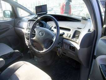 2001 Toyota Estima Pics