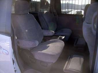 2001 Toyota Estima Photos