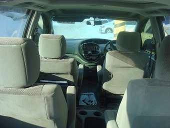 2001 Toyota Estima Pictures