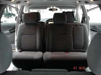 2001 Toyota Estima Photos