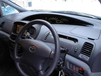 2001 Toyota Estima Pictures