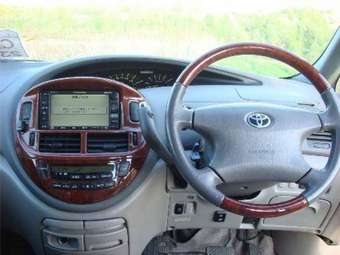 2001 Toyota Estima Photos