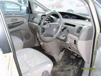 2001 Toyota Estima Pictures