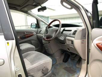 2001 Toyota Estima Photos