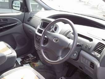 2001 Toyota Estima Pics