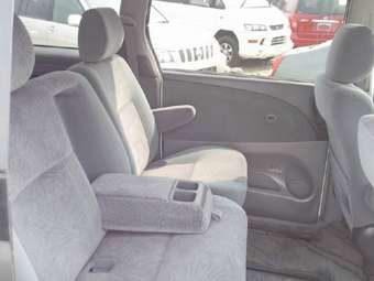 2001 Toyota Estima Pictures