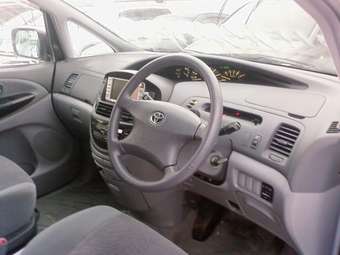 2001 Toyota Estima Pics