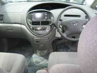 2001 Toyota Estima Pictures