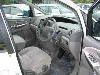 2001 Toyota Estima Photos