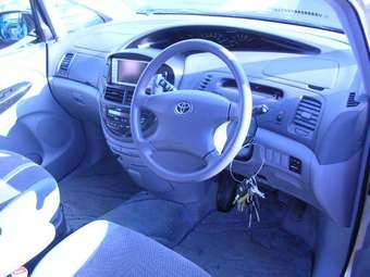2001 Toyota Estima Pictures