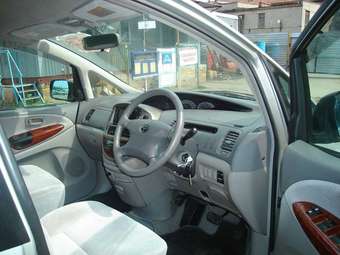 2001 Toyota Estima Pics