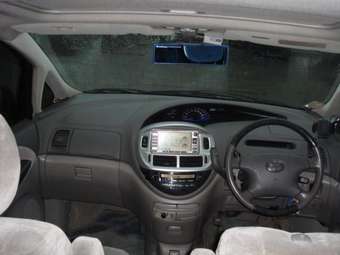 2001 Toyota Estima Pics