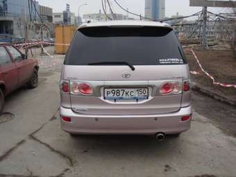 2001 Toyota Estima Pictures