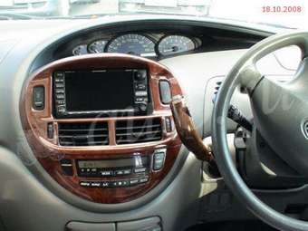 2001 Toyota Estima Photos