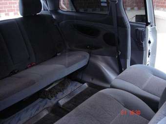 2001 Toyota Estima Pictures