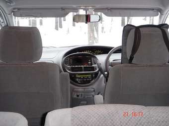 2001 Toyota Estima Pictures