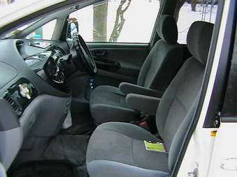 2001 Toyota Estima Photos