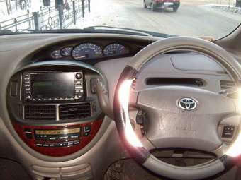 2001 Toyota Estima Photos