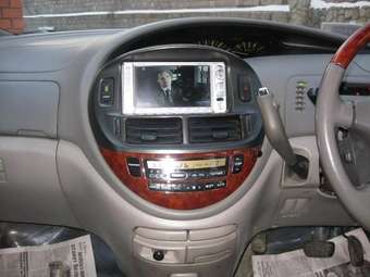 2001 Toyota Estima Pictures