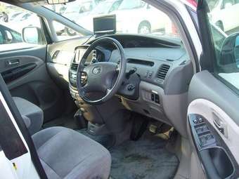 2001 Toyota Estima Images