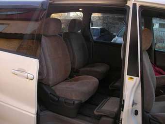 2001 Toyota Estima Photos
