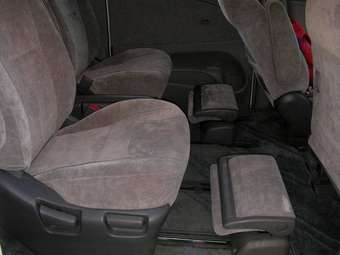 2001 Toyota Estima Wallpapers