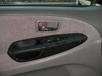 2001 Toyota Estima Images