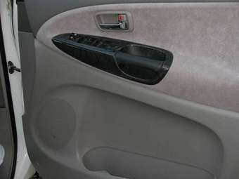 2001 Toyota Estima Pictures