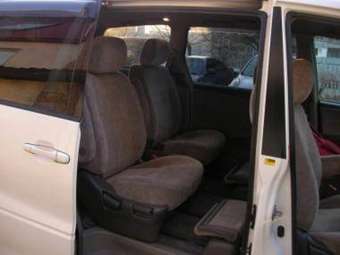 2001 Toyota Estima Photos
