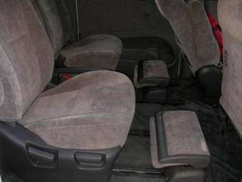 2001 Toyota Estima Photos