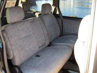 2001 Toyota Estima Wallpapers